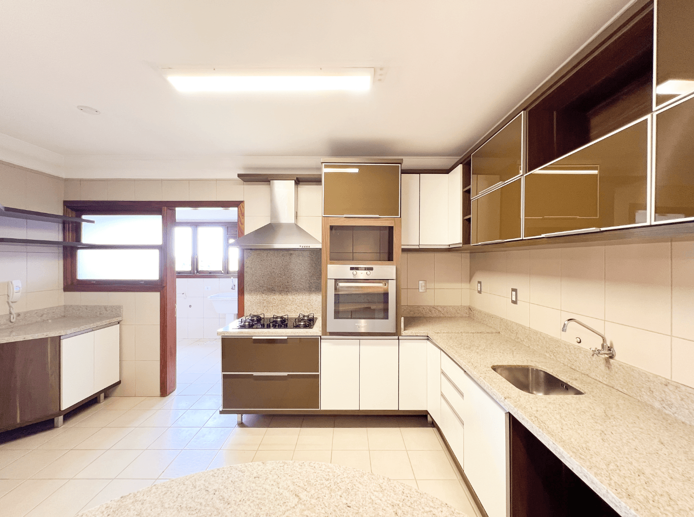 Foto do imóvel APARTAMENTO SEMIMOBILIADO COM 03 DORMITÓRIOS À VENDA NO BAIRRO VILA NOVA EM NOVO HAMBURGO