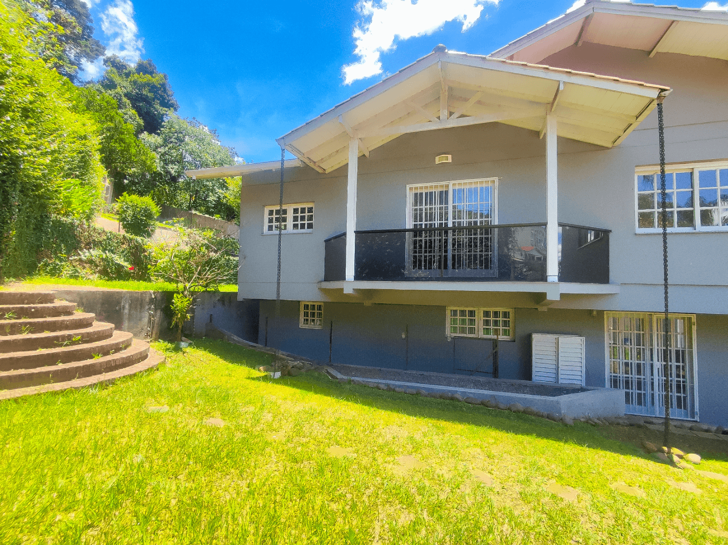 Casa SEMI MOBILIADA com 03 dormitórios sendo 01 SUÍTE à venda no bairro Jardim Mauá em Novo Hamburgo
