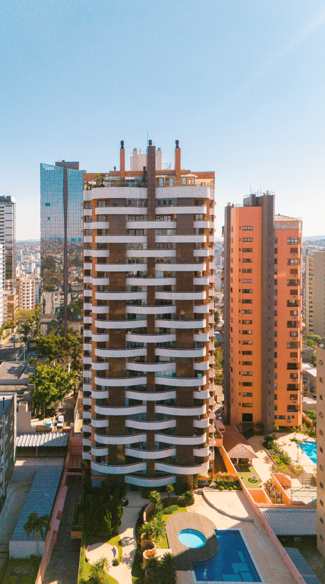 AMPLO APARTAMENTO com 03 SUÍTES à venda no Centro de Novo Hamburgo