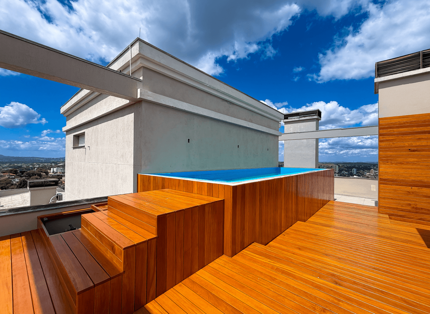 Foto do imóvel COBERTURA TRIPLEX com piscina à venda na Avenida Dr. Maurício Cardoso