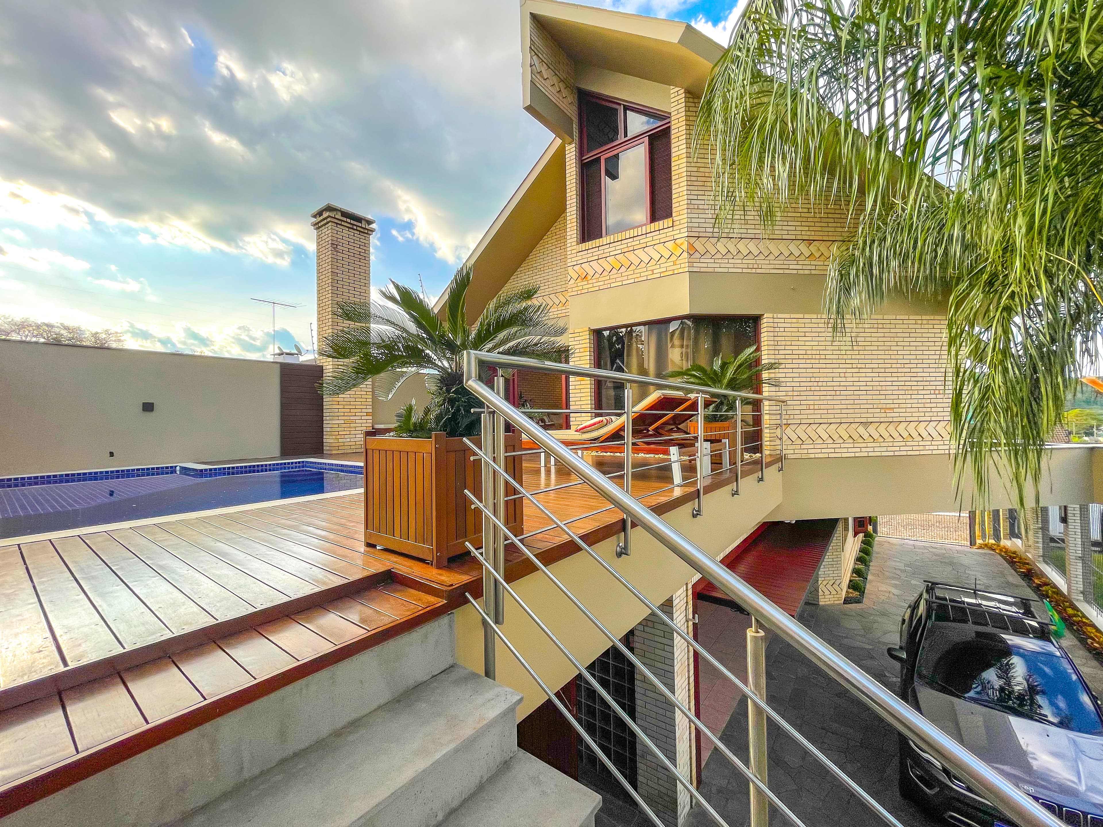 Foto do imóvel Casa FASCINANTE com 05 dormitórios em Estância Velha