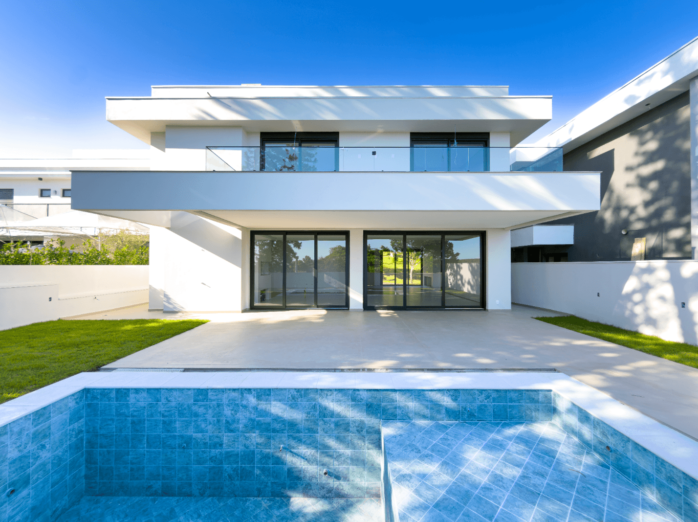 Foto do imóvel CASA NOVA no HORIZON com 04 suítes e piscina à venda em Estância Velha