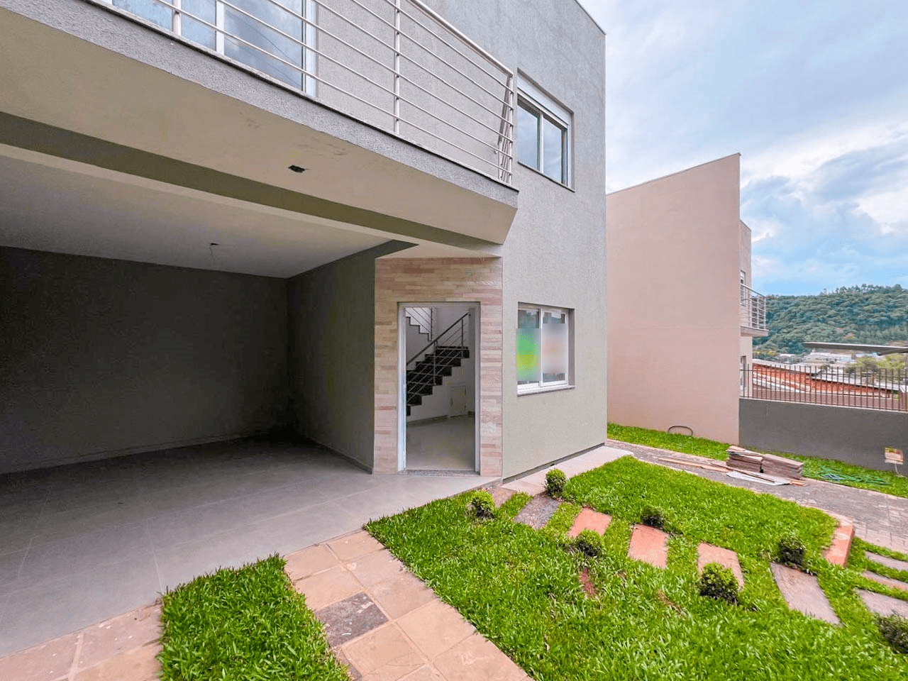 Casa com 03 dormitórios à venda no bairro Vila Nova em Novo Hamburgo