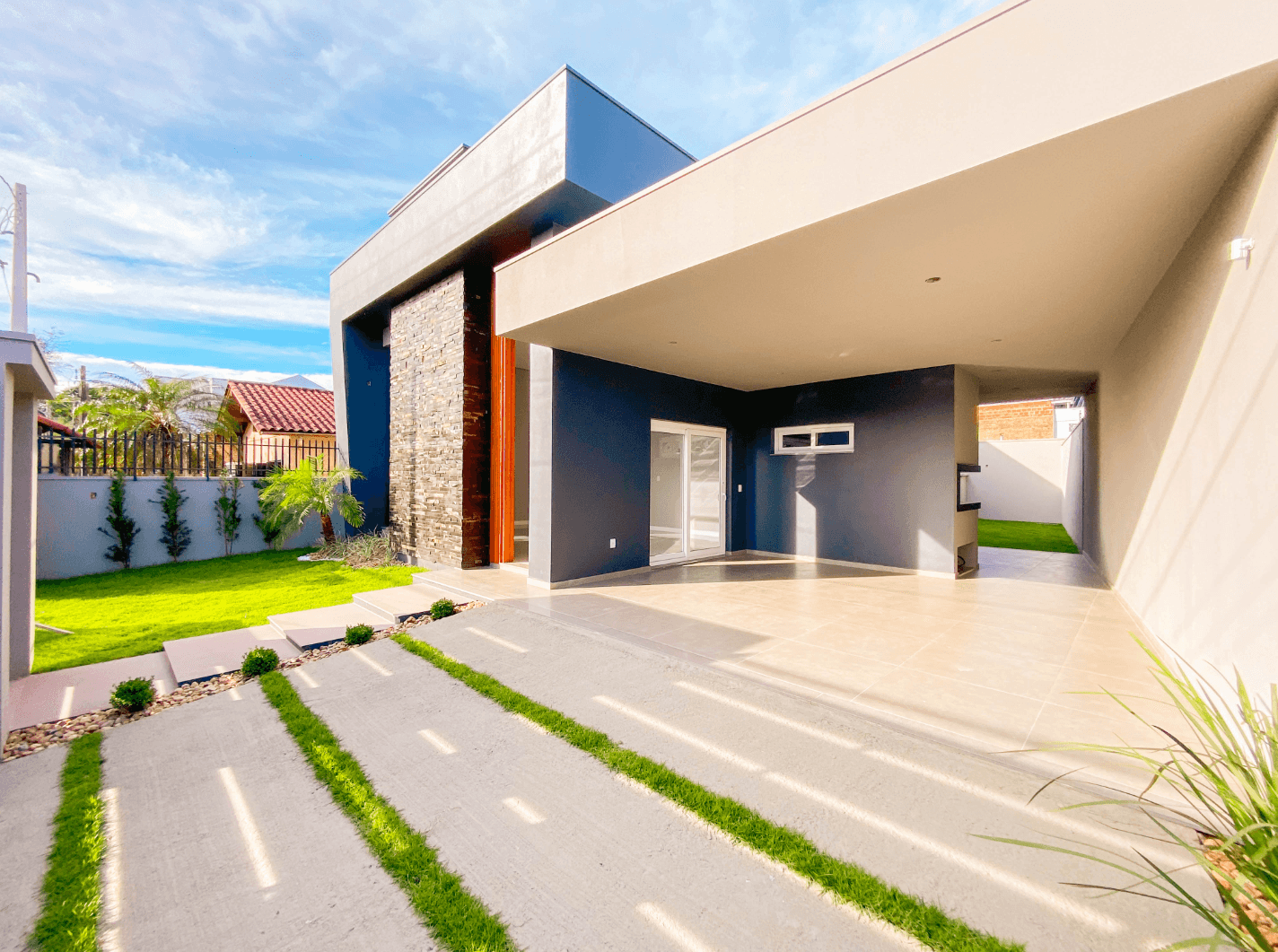 Casa PLANA com 03 dormitórios à venda no Guarani em Novo Hamburgo.