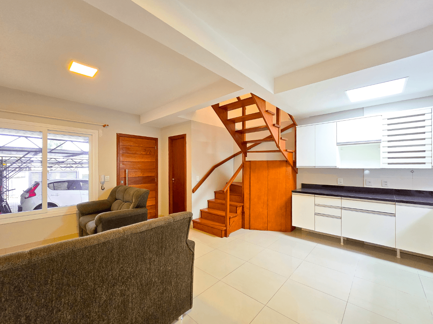 Foto do imóvel Casa SEMI MOBILIADA com 02 dormitórios sendo eles SUÍTES à venda no bairro Industrial em Novo Hamburgo