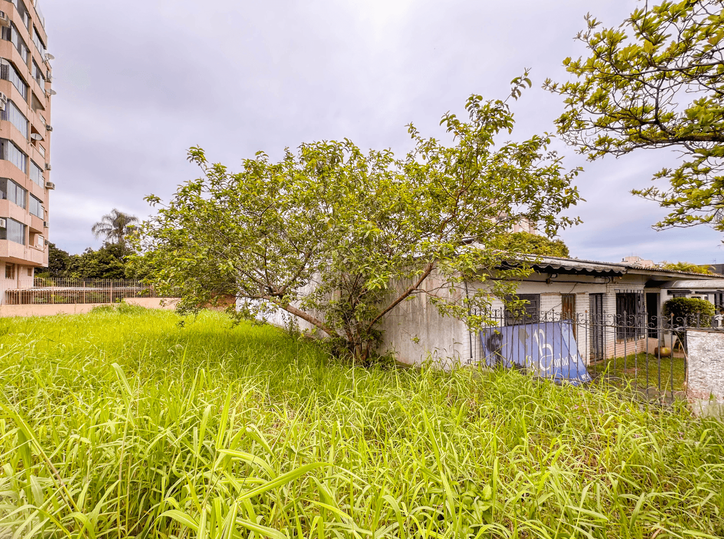 Foto do imóvel Terreno com 852 m² à venda no bairro Pátria Nova em Novo Hamburgo