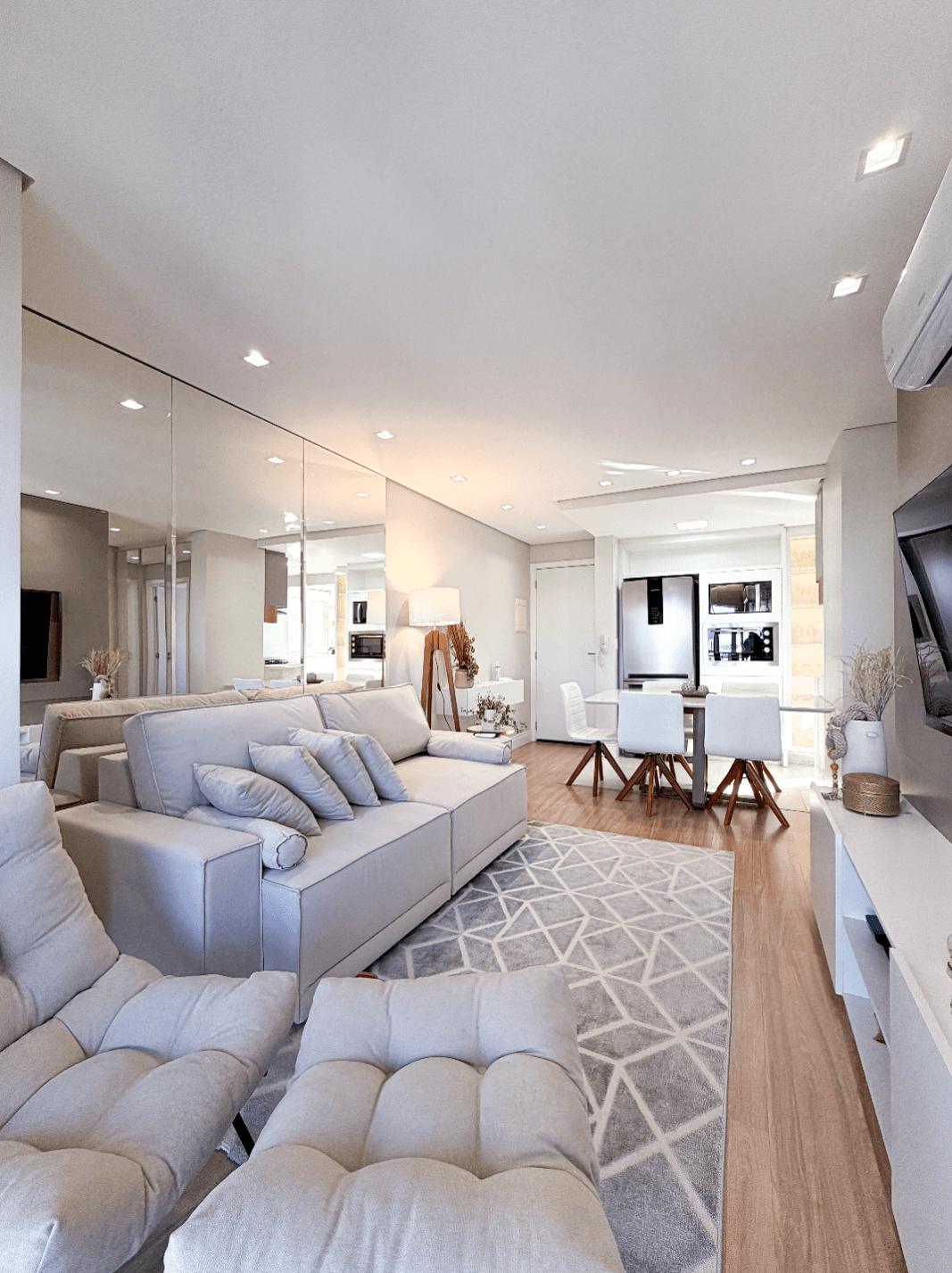 Foto do imóvel Apartamento MOBILIADO com 02 dormitórios à venda no Centro de Novo Hamburgo