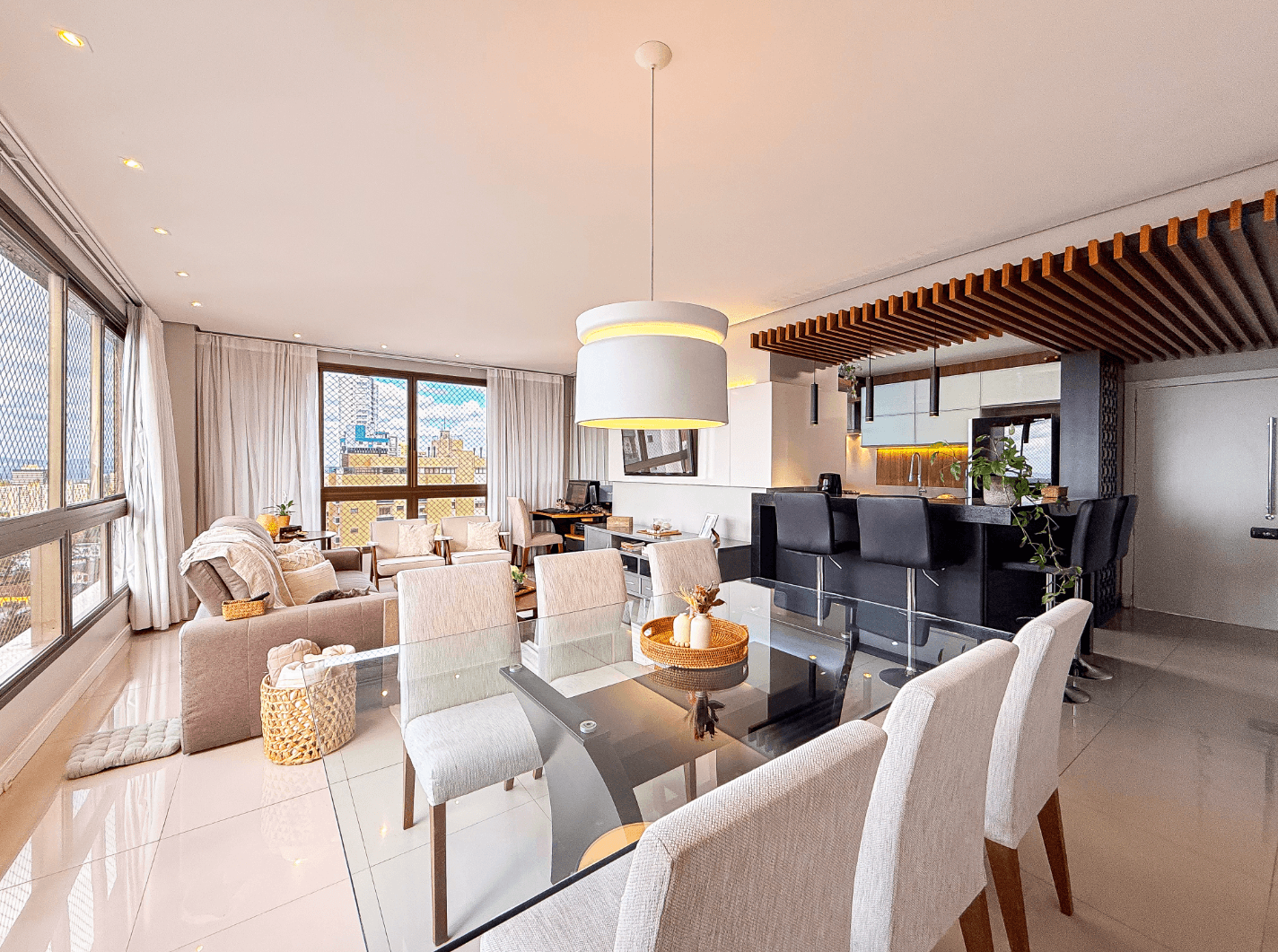 Foto do imóvel APARTAMENTO MOBILIADO COM 03 SUÍTES à venda no Centro de Novo Hamburgo