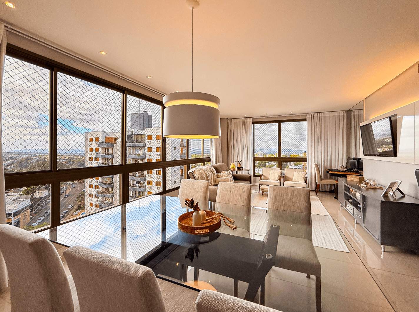 Foto do imóvel APARTAMENTO MOBILIADO COM 03 SUÍTES à venda no Centro de Novo Hamburgo