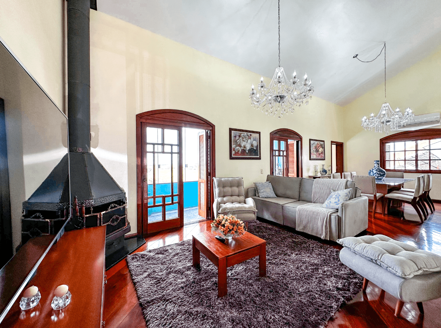 Foto do imóvel Casa com 03 dormitórios a venda no bairro Petrópolis em Novo Hamburgo.