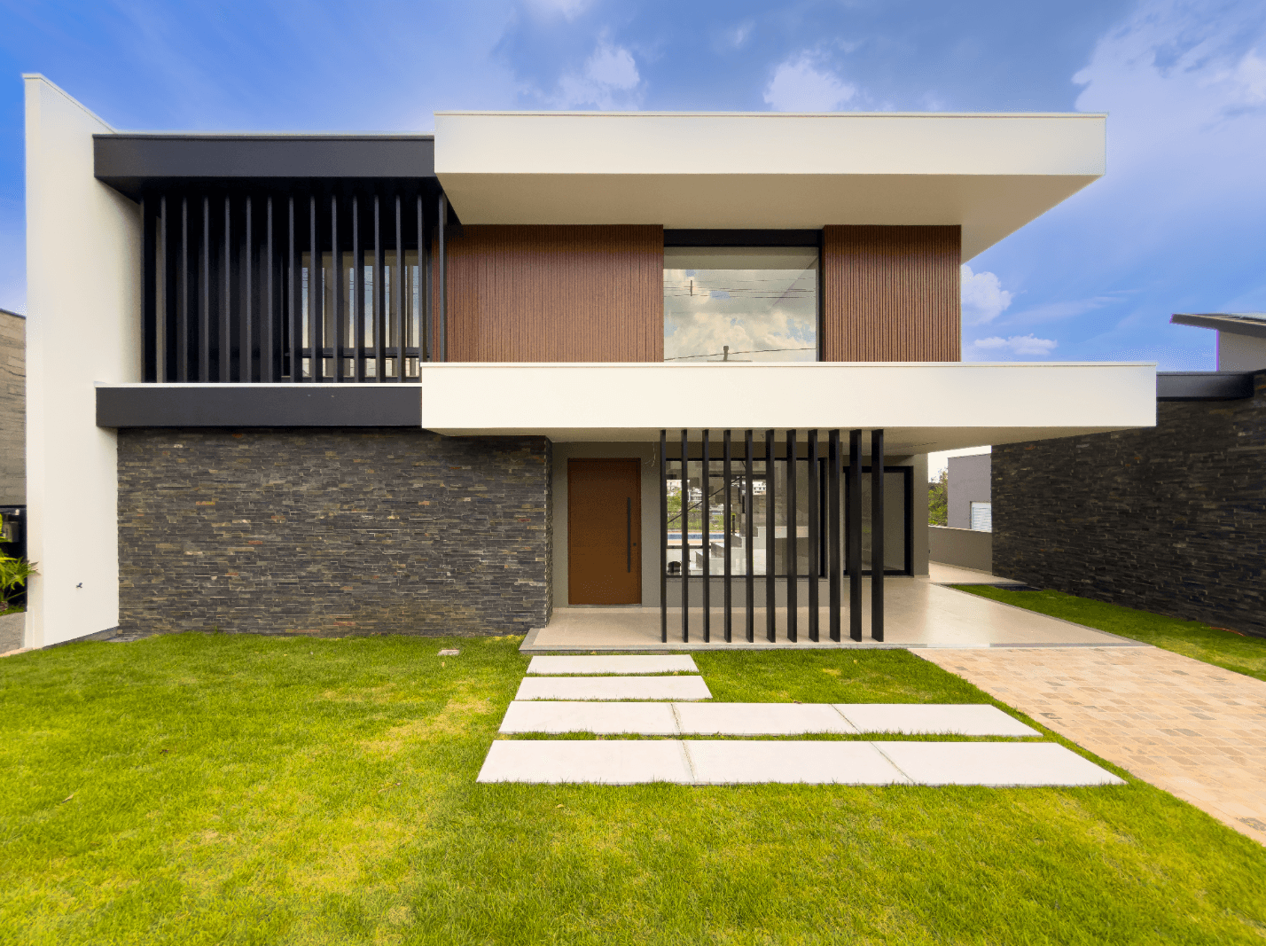 CASA NOVA no HORIZON com 03 suítes e piscina à venda em Estância Velha