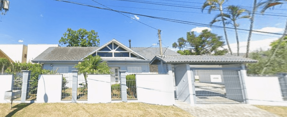 CASA SEMI MOBILIADA com 03 dormitórios sendo 01 SUÍTE à venda no bairro Rondônia em Novo Hamburgo