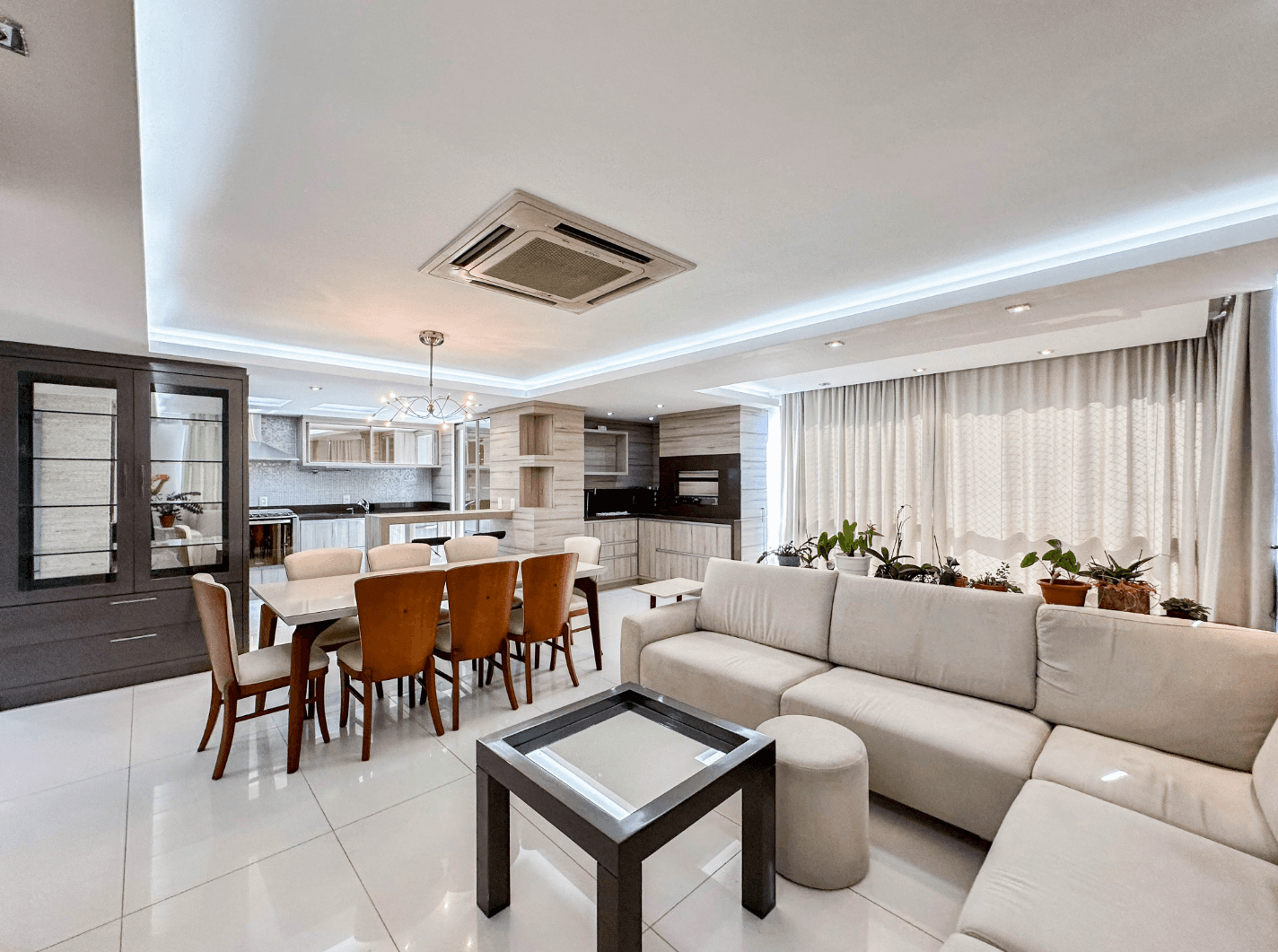 Foto do imóvel Apartamento MOBILIADO com 03 dormitórios à venda na av Maurício Cardoso em Novo Hamburgo