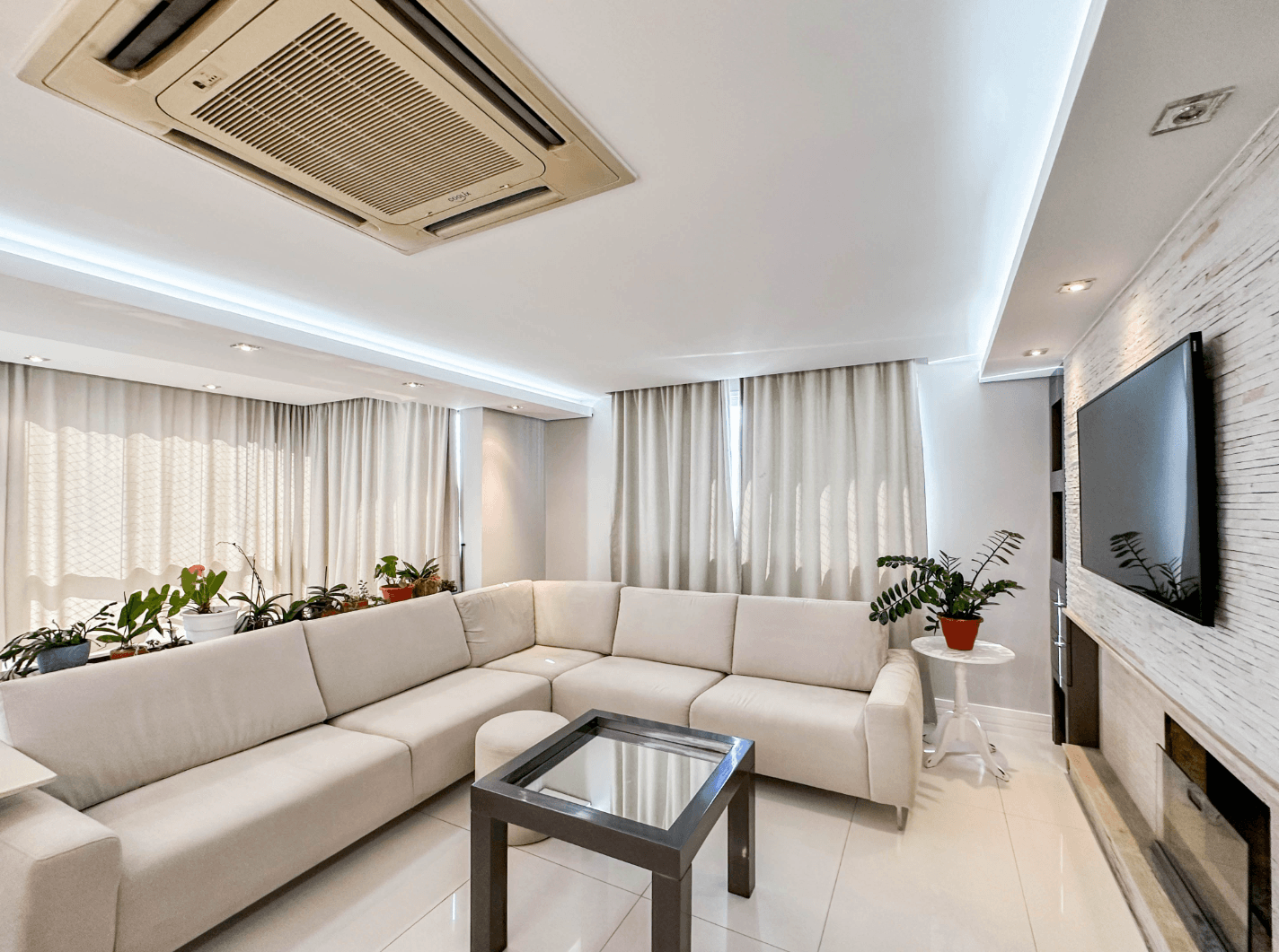 Foto do imóvel Apartamento MOBILIADO com 03 dormitórios à venda na av Maurício Cardoso em Novo Hamburgo