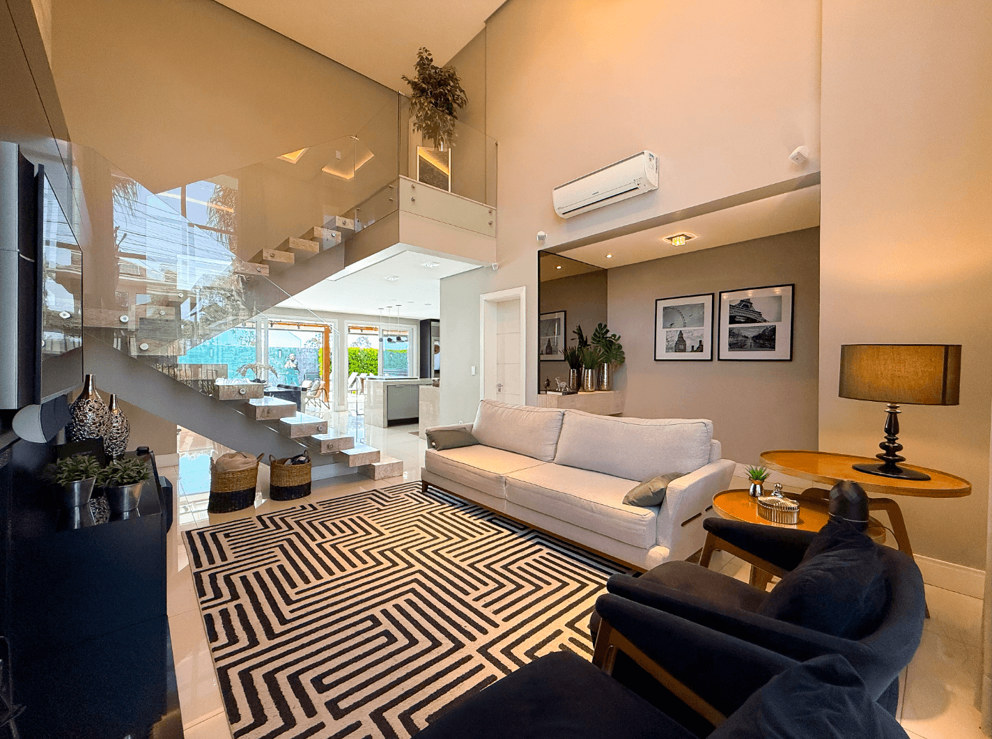 EXCELENTE CASA MOBILIADA com 03 DORMITÓRIOS sendo 01 SUÍTE à venda no bairro Jardim Mauá em Novo Hamburgo