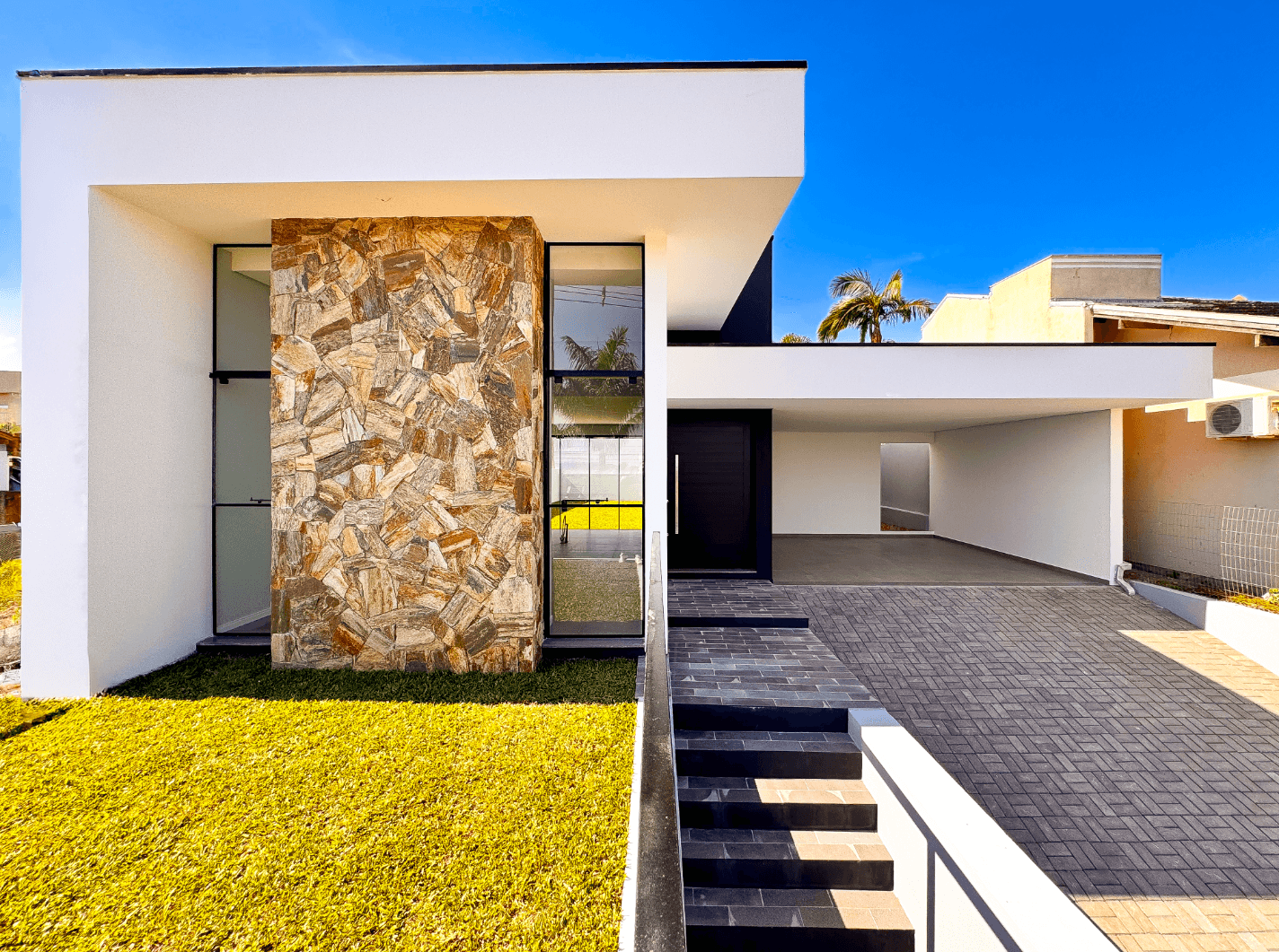 Foto do imóvel CASA NOVA E PLANA com 03 dormitórios à venda no Jardim do Sol em Campo Bom
