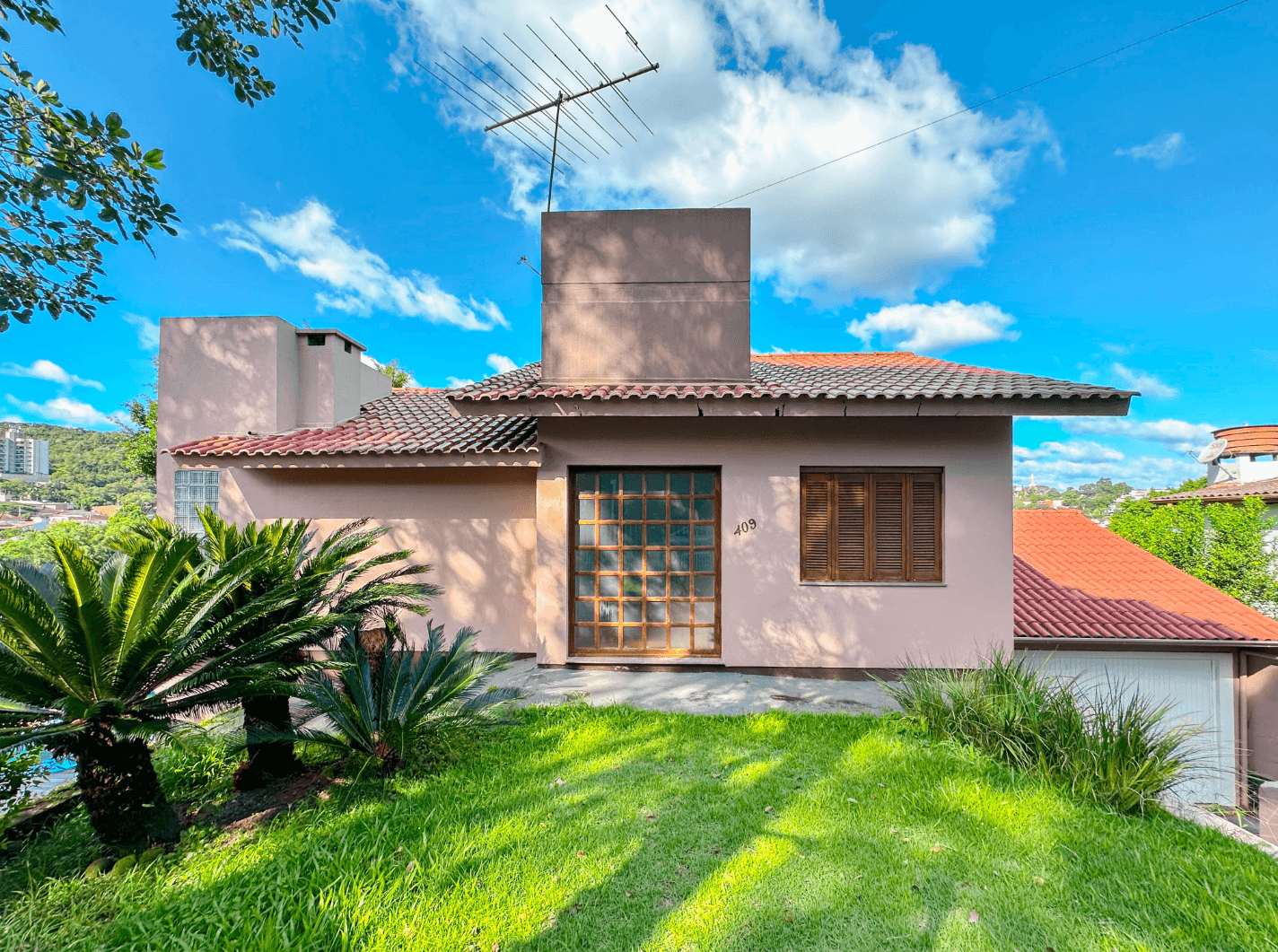 Casa com 03 dormitórios à venda no bairro Vila Nova em Novo Hamburgo
