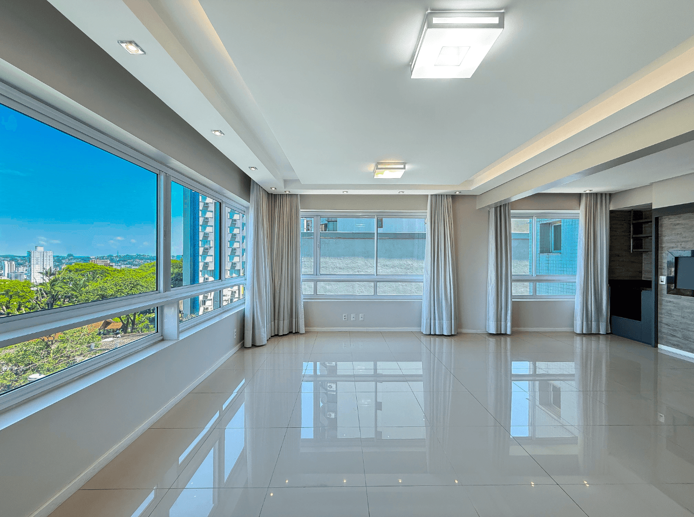 Apartamento SEMI MOBILIADO à venda no Celebrity
