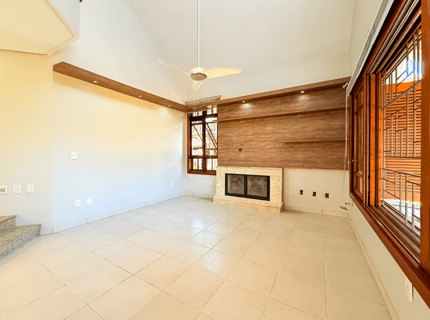 Foto do imóvel Casa SEMI MOBILIADA com 03 dormitórios à venda no bairro Hamburgo Velho em Novo  Hamburgo