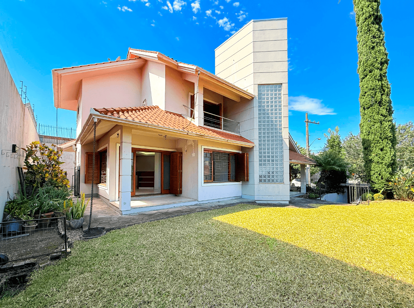 Casa SEMI MOBILIADA com 03 dormitórios à venda no bairro Hamburgo Velho em Novo  Hamburgo