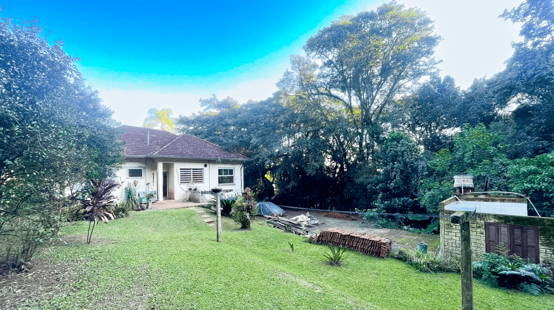Casa com 03 dormitórios sendo 01 suíte à venda no bairro Vila Nova em Novo Hamburgo