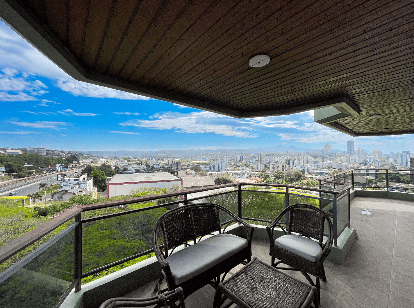 Foto do imóvel Apartamento SEMI MOBILIADO com 03 dormitórios sendo 01 SUÍTE à venda no bairro Rio Branco em Novo Hamburgo