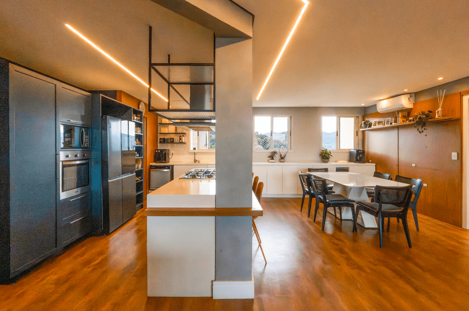 Apartamento SEMI MOBILIADO com 03 dormitórios à venda no Bairro Vila Nova em Novo Hamburgo