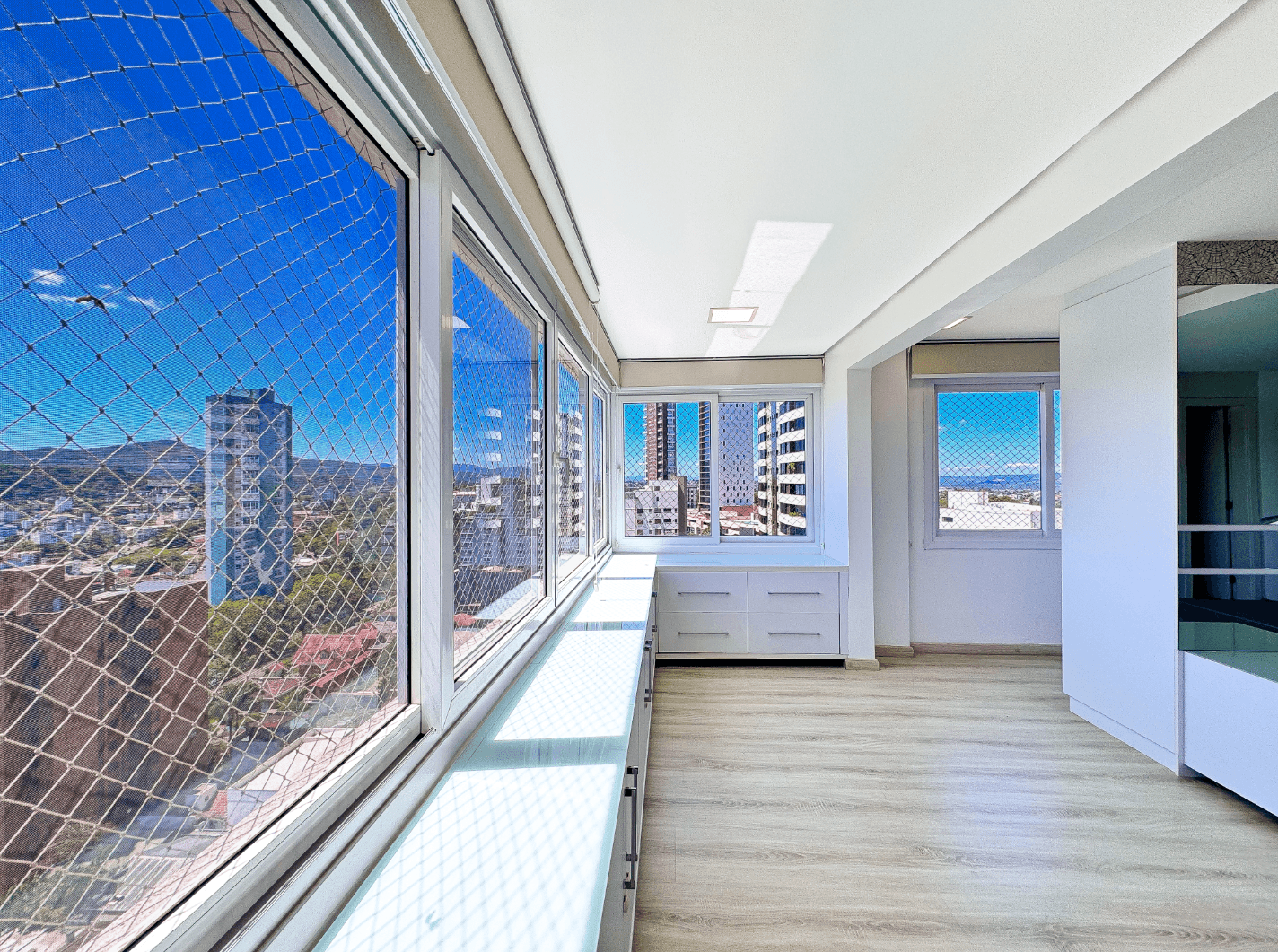 Apartamento ÓTIMO com 04 dormitórios e 04 vagas à venda no Centro de Novo Hamburgo