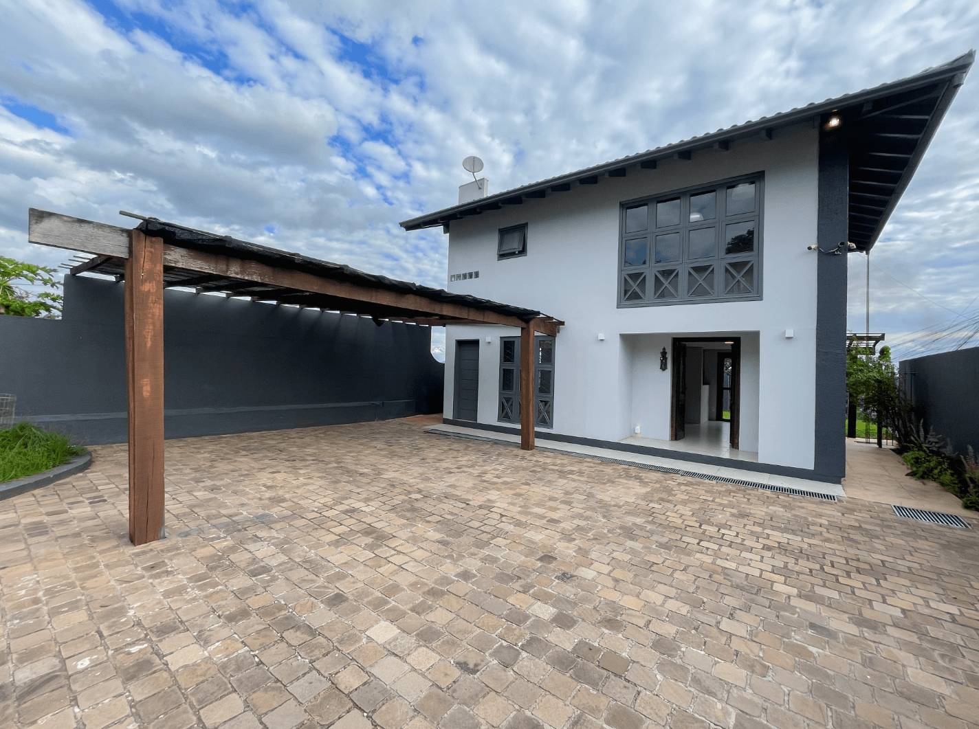 Foto do imóvel Duas casas com amplo terreno à venda em Campo Bom