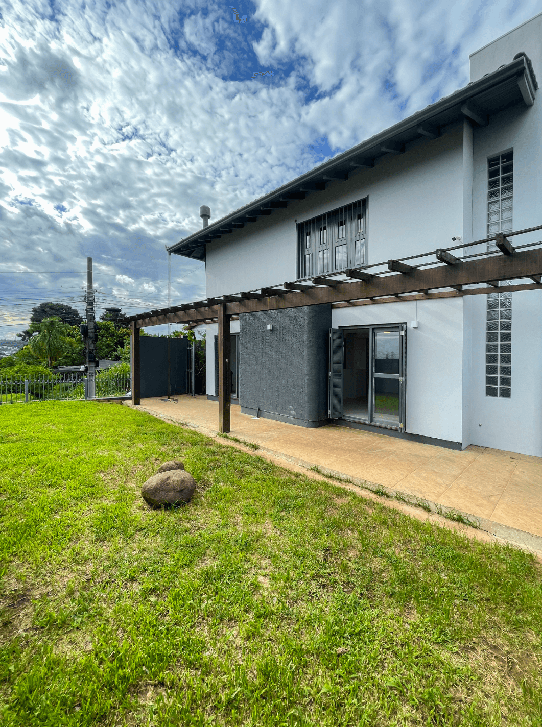 Duas casas com amplo terreno à venda em Campo Bom