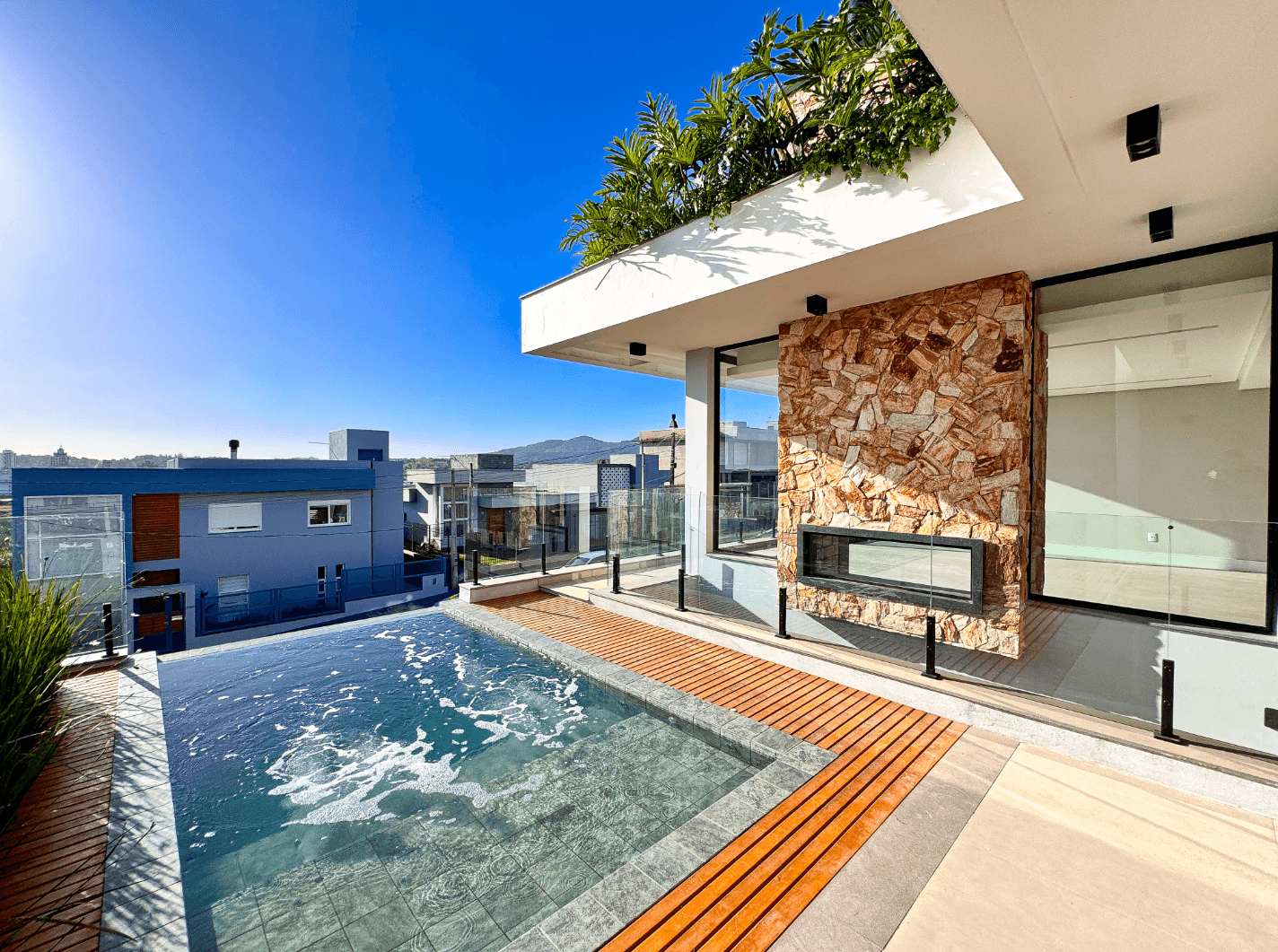 CASA FOUR SEASONS com 03 suítes e PISCINA à venda em Campo Bom
