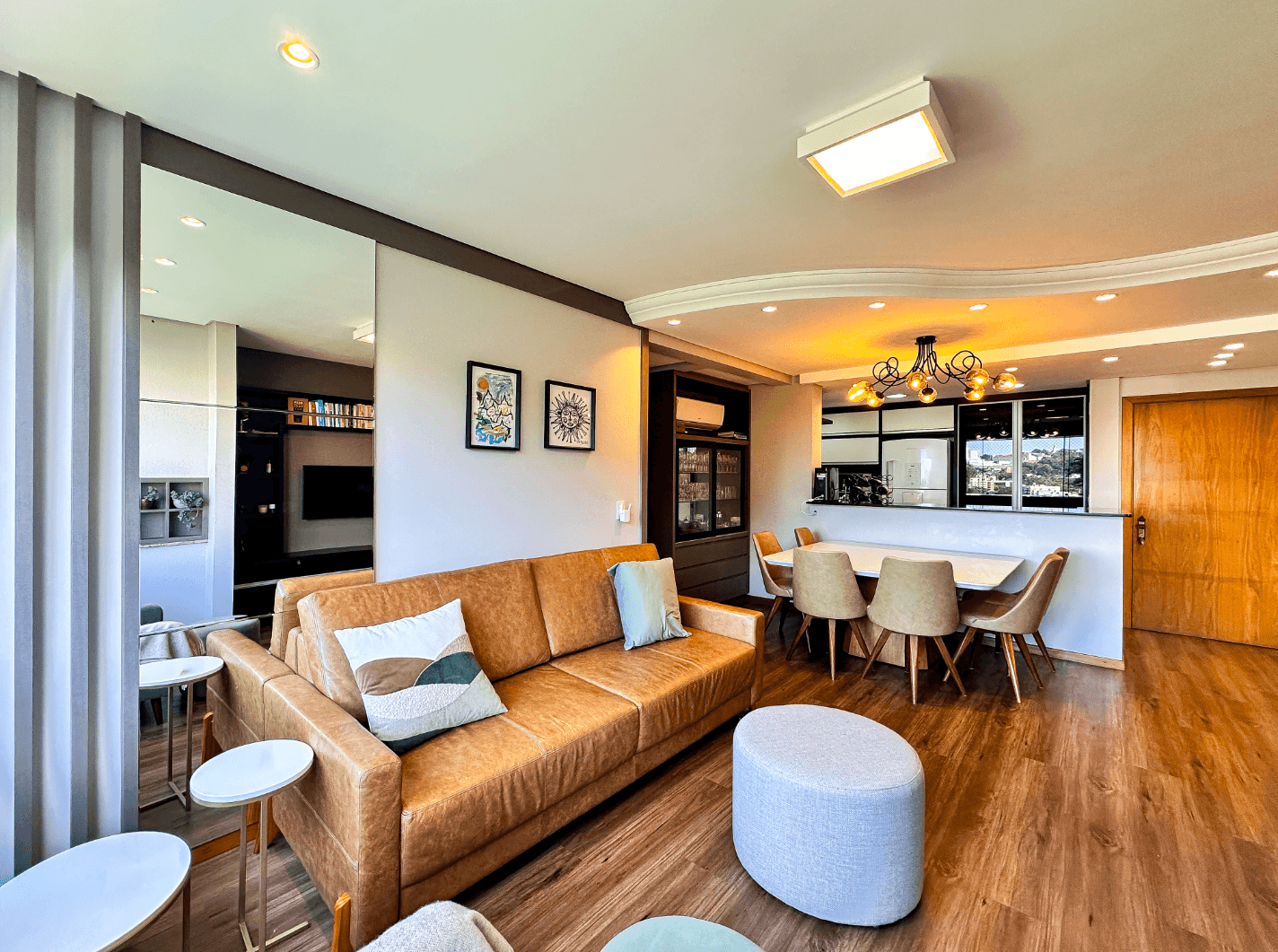 APARTAMENTO SEMI MOBILIADO com 02 dormitórios sendo 01 SUÍTE à venda no bairro Vila Rosa em Novo Hamburgo