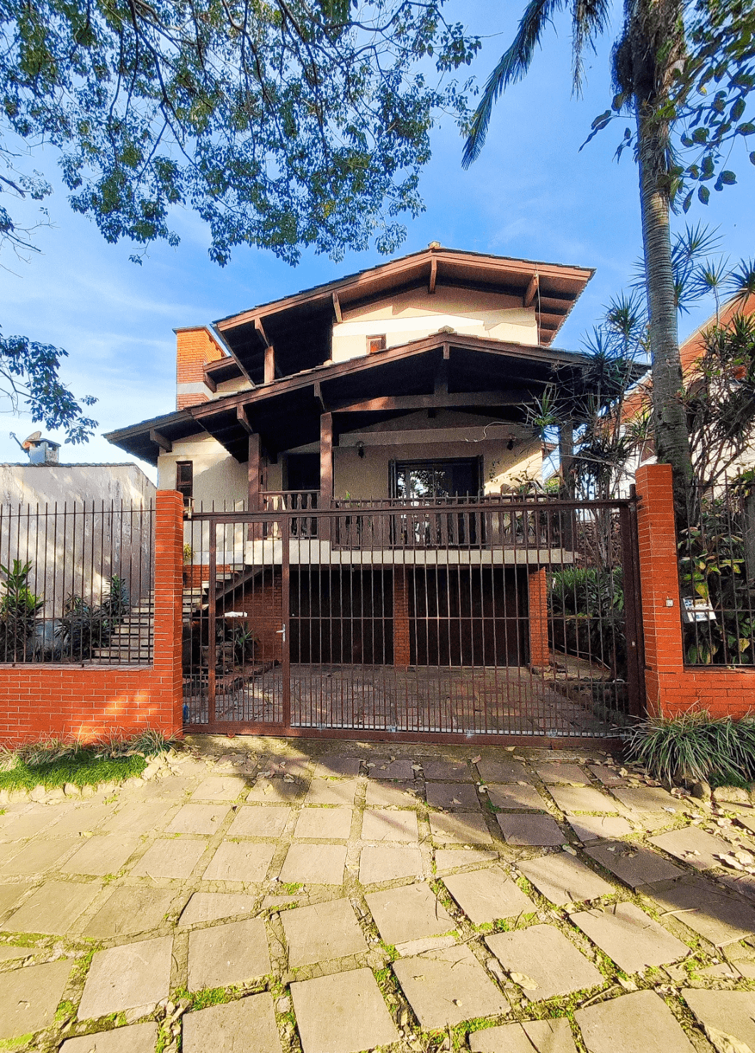 Casa SEMI MOBILIADA com 04 dormitórios sendo 01 SUÍTE à venda no bairro Ideal em Novo Hamburgo