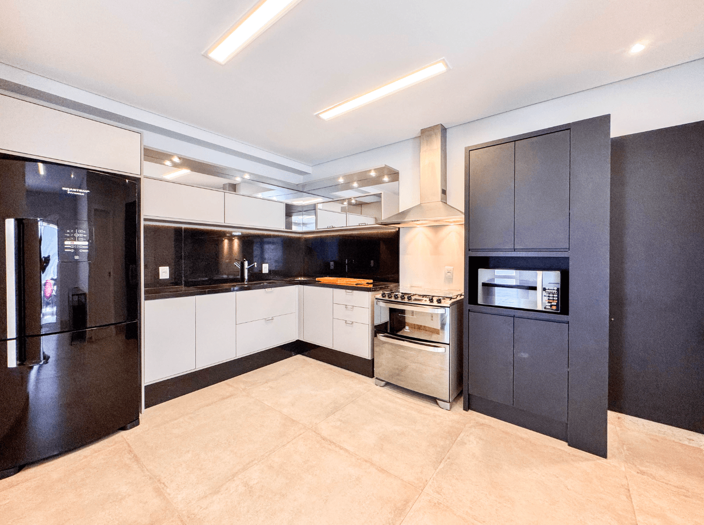 Foto do imóvel Casa SEMIMOBILIADA à venda com 02 suítes no Terras Altas Premium