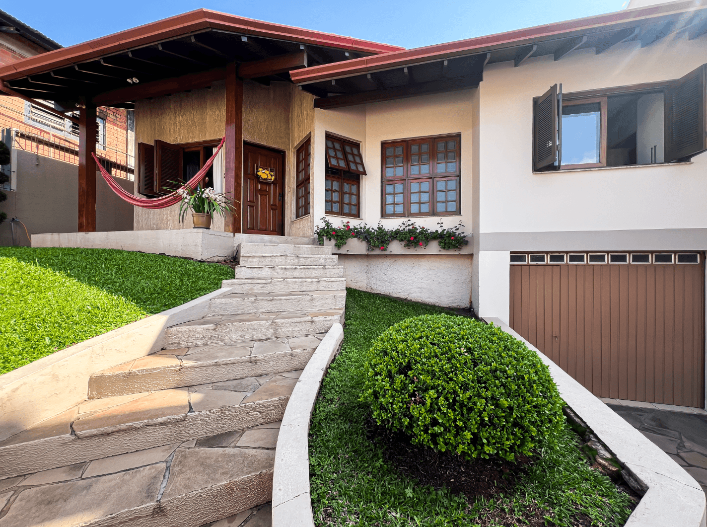 Casa SEMI MOBILIADA com 02 dormitórios à venda no bairro Petrópolis em Novo Hamburgo