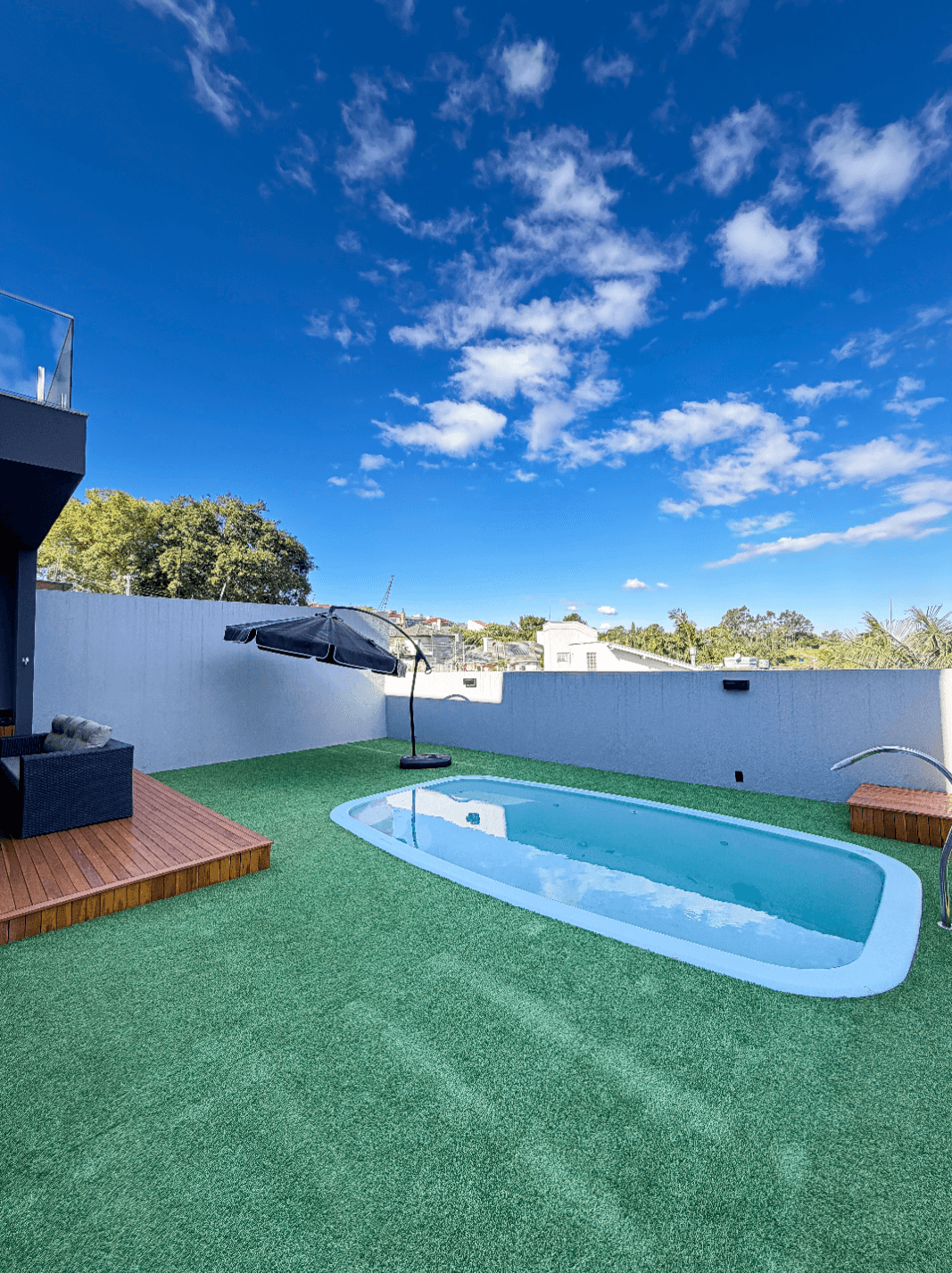 Foto do imóvel CASA MOBILIADA com PISCINA e 03 dormitórios à venda em Novo Hamburgo
