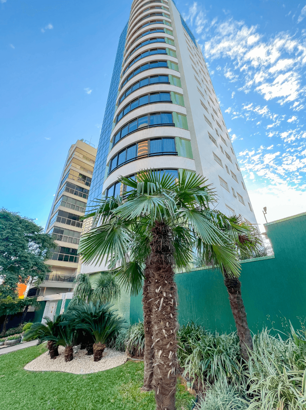 Apartamento com 03 suítes à venda no Centro de Novo Hamburgo.