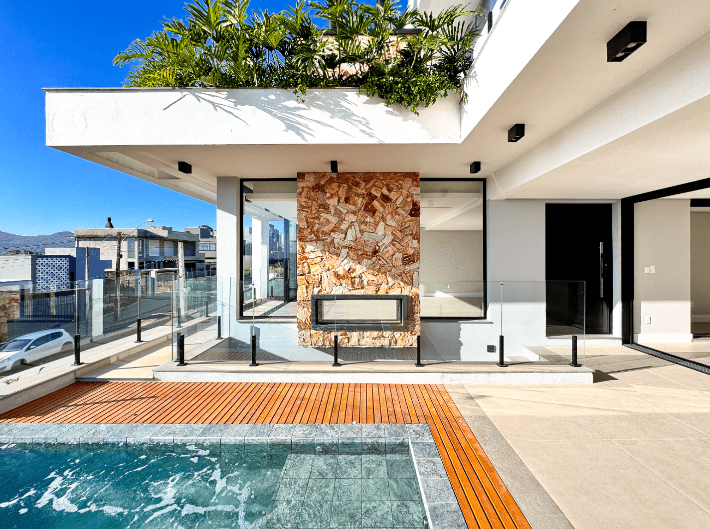 CASA FOUR SEASONS com 03 suítes e PISCINA à venda em Campo Bom