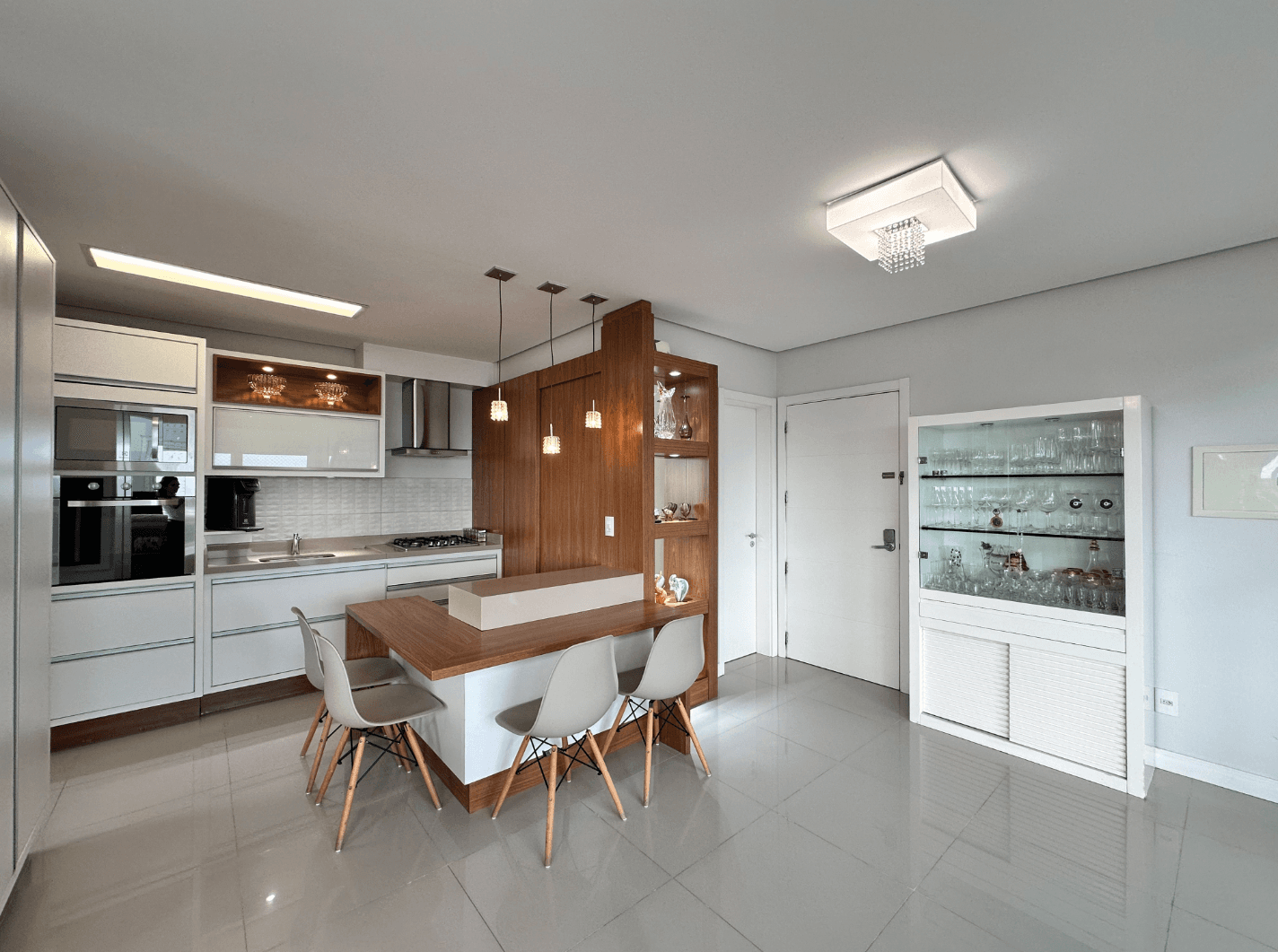 Foto do imóvel Apartamento SEMI MOBILIADO com 02 SUÍTES à venda no Centro de Novo Hamburgo