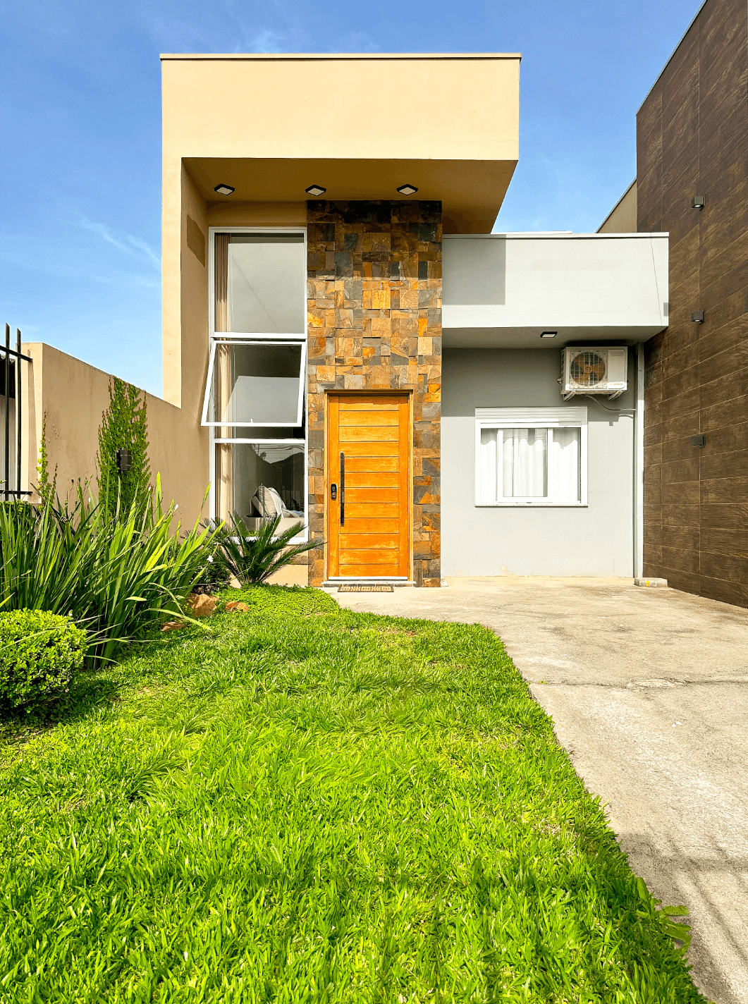 Casa com 02 dormitórios à venda no bairro Lomba Grande em Novo Hamburgo