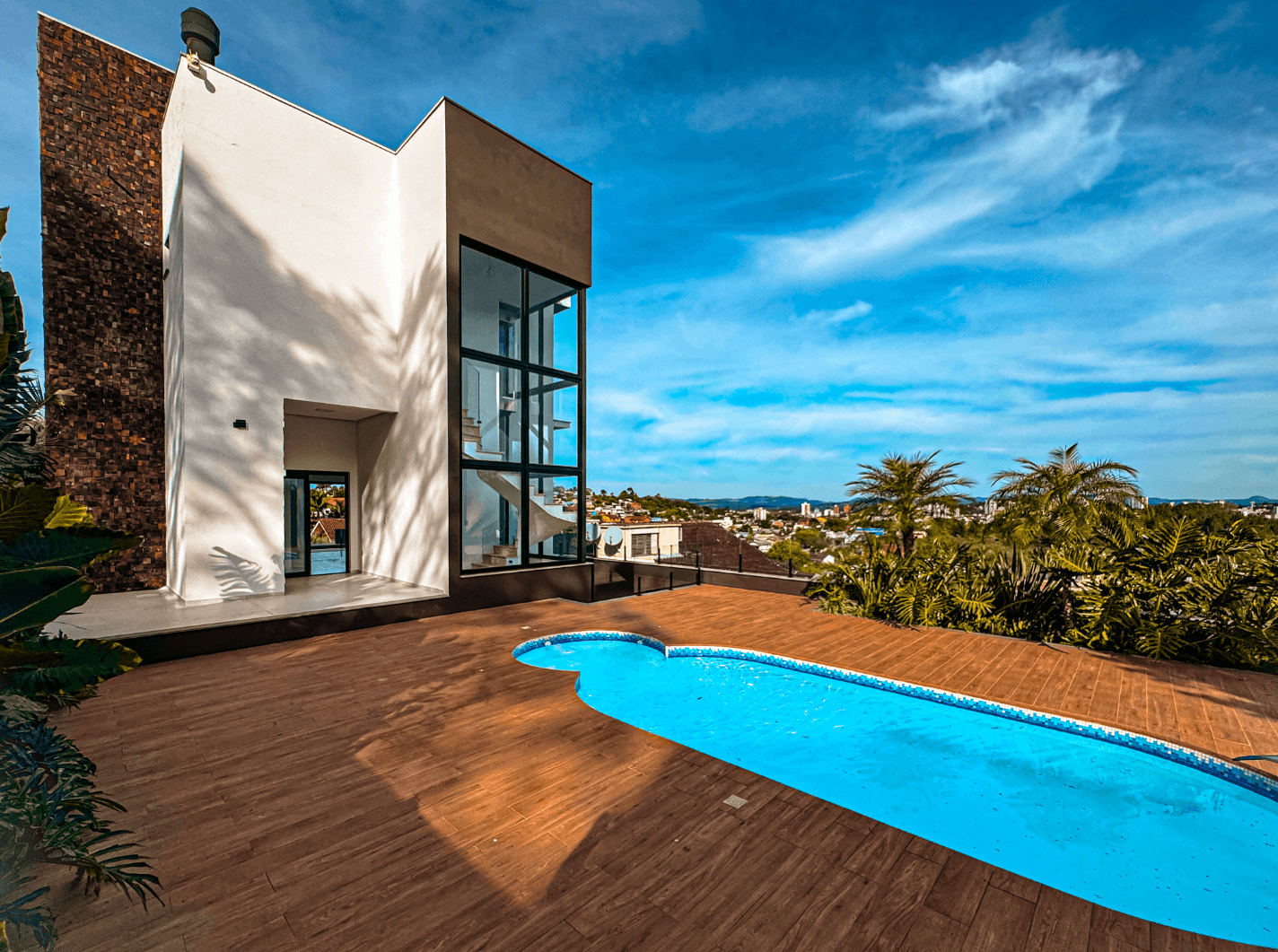 Casa com PISCINA e ELEVADOR à venda com 03 dormitórios no bairro Paulista em Campo Bom