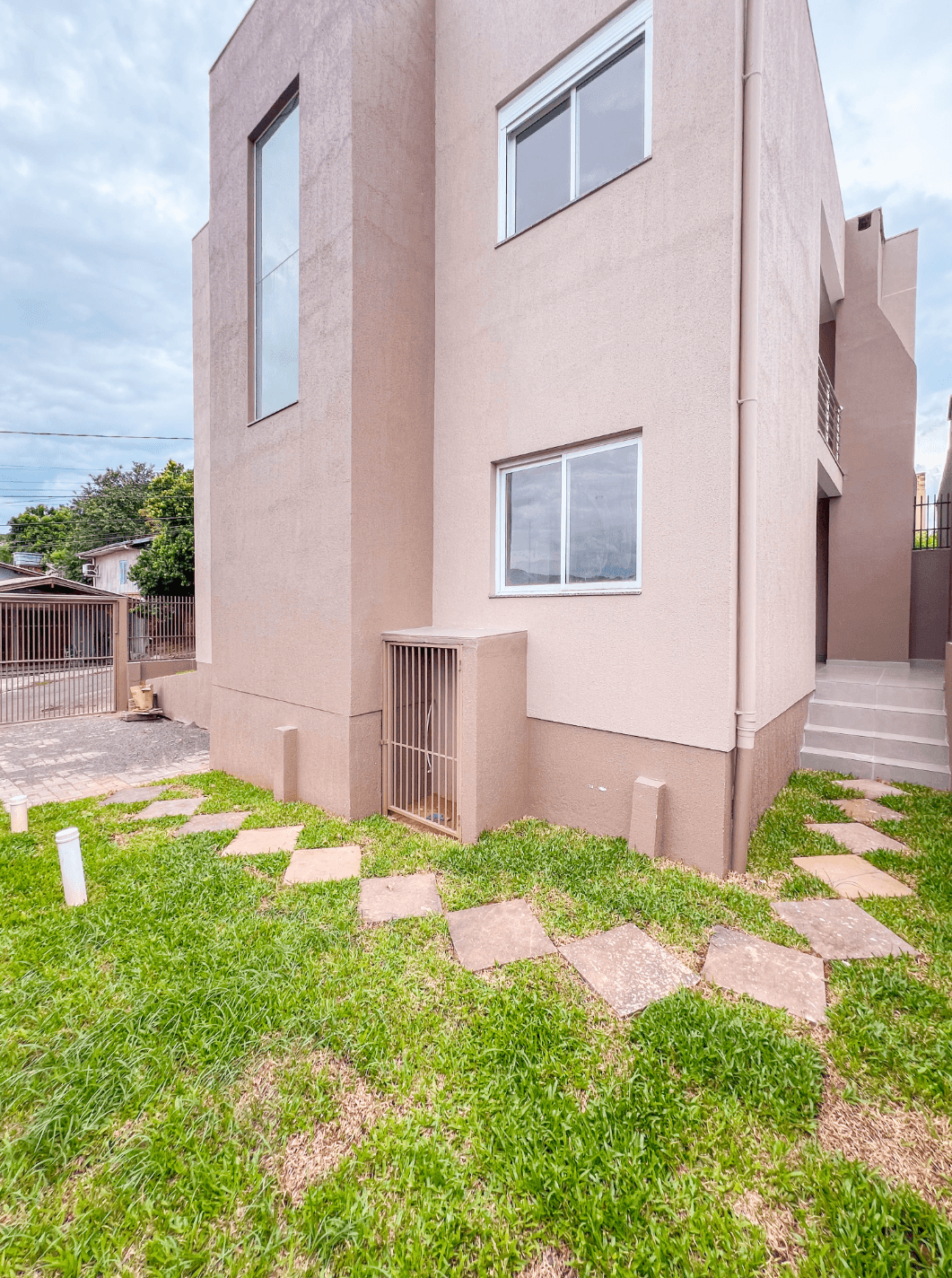 Foto do imóvel Casa com 03 dormitórios à venda no bairro Vila Nova em Novo Hamburgo