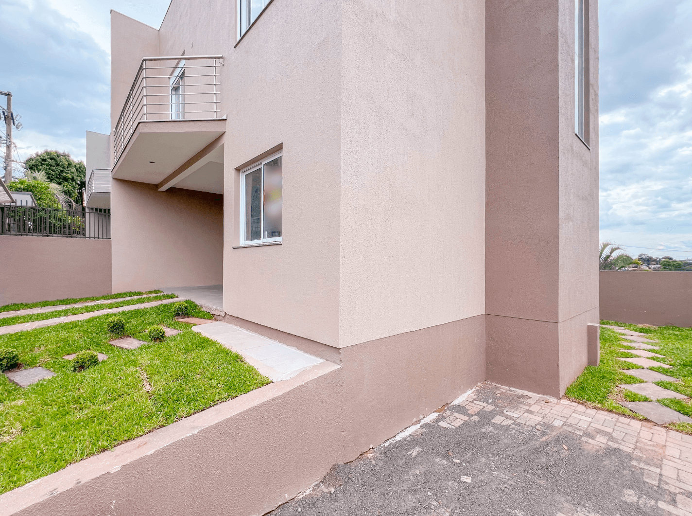Casa com 03 dormitórios à venda no bairro Vila Nova em Novo Hamburgo