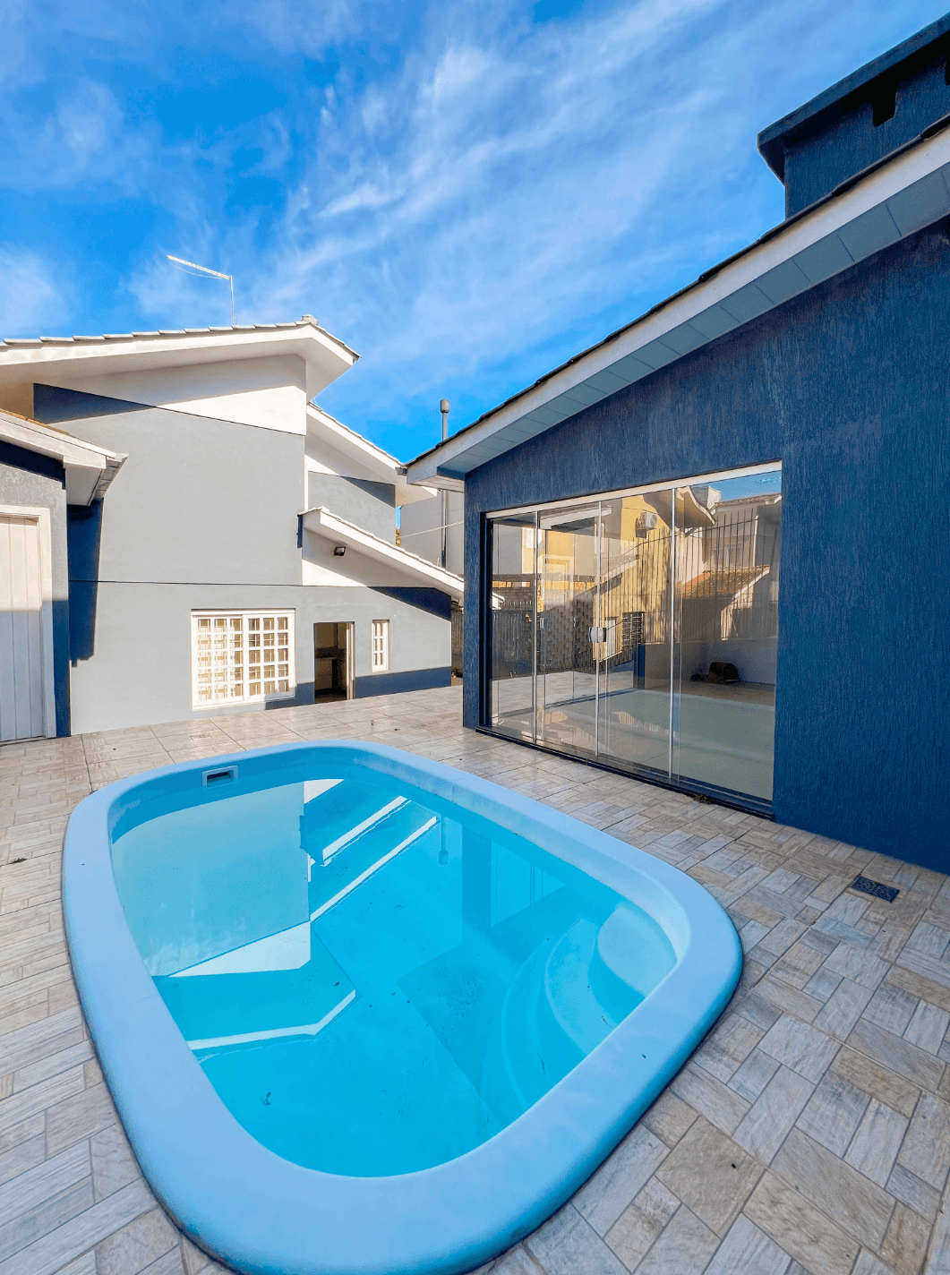 Casa de 03 dormitórios com PISCINA à venda no bairro Boa Vista em Novo Hamburgo.