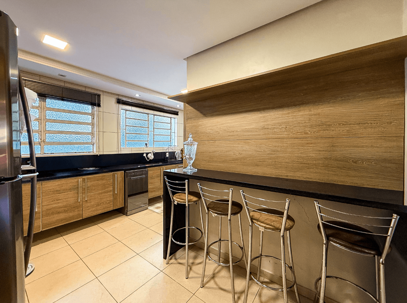 CASA SEMI MOBILIADA com 03 dormitórios sendo 01 SUÍTE à venda no bairro Rondônia em Novo Hamburgo