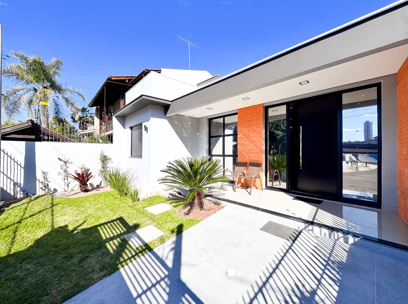 Foto do imóvel CASA SEMIMOBILIADA e PLANA à venda no bairro Jardim Mauá em Novo Hamburgo