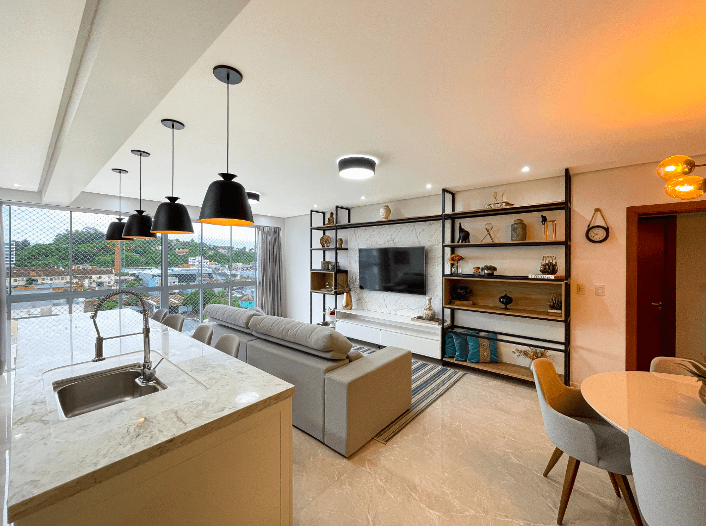 Apartamento MOBILIADO e DECORADO com 03 dormitórios sendo todos eles SUÍTES à venda no Centro de Campo Bom