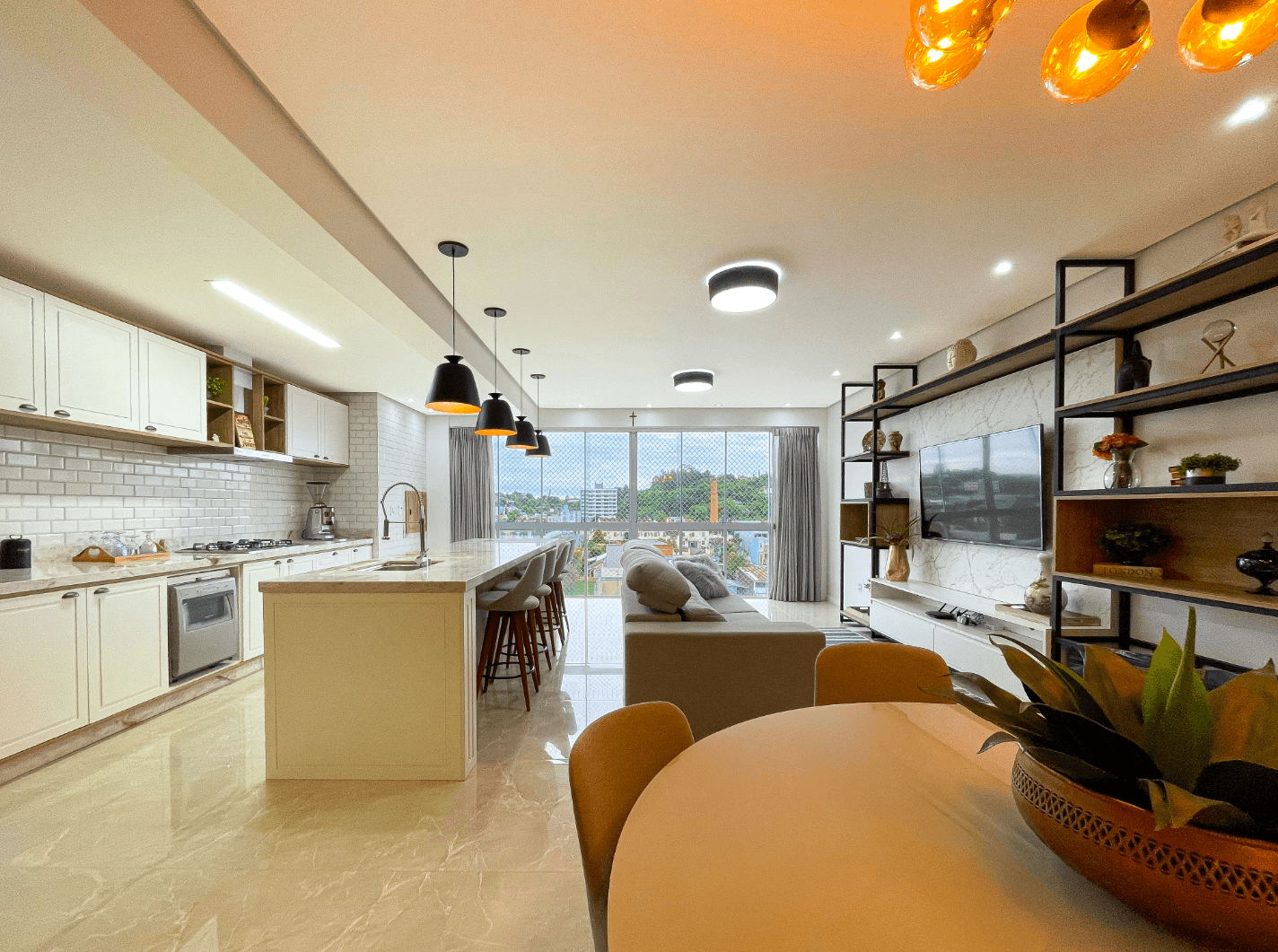 Foto do imóvel Apartamento MOBILIADO e DECORADO com 03 dormitórios sendo todos eles SUÍTES à venda no Centro de Campo Bom