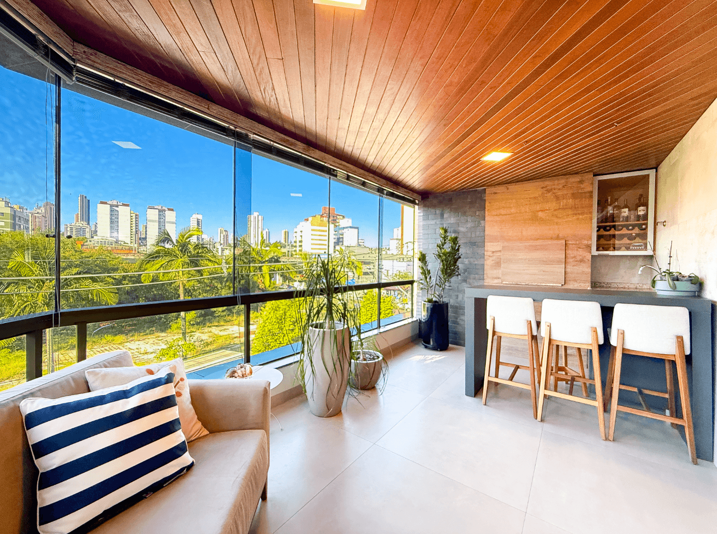 APARTAMENTO SEMIMOBILIADO com 03 dormitórios sendo 01 SUÍTE à venda no bairro Rio Branco em Novo Hamburgo