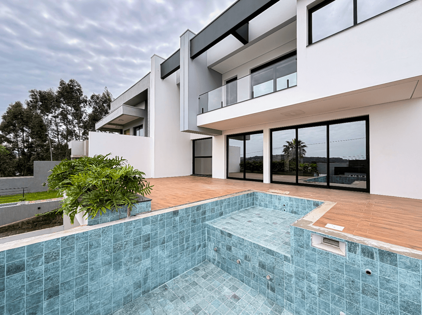 CASA NOVA com 03 suítes e PISCINA à venda no Bela Vista em Estância Velha